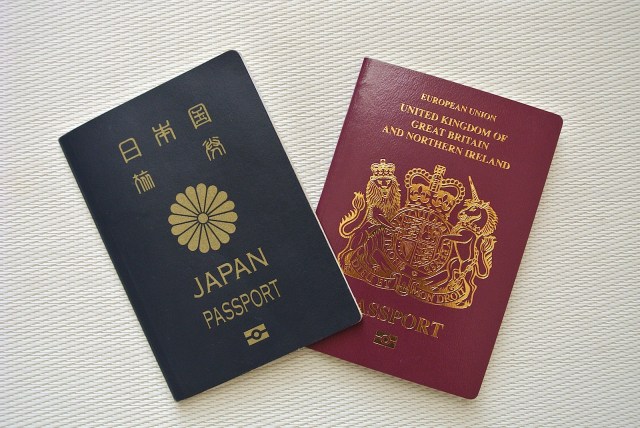 世界でいちばん「強力な」パスポートってどこの国のもの? 気になる日本は第◯位です
